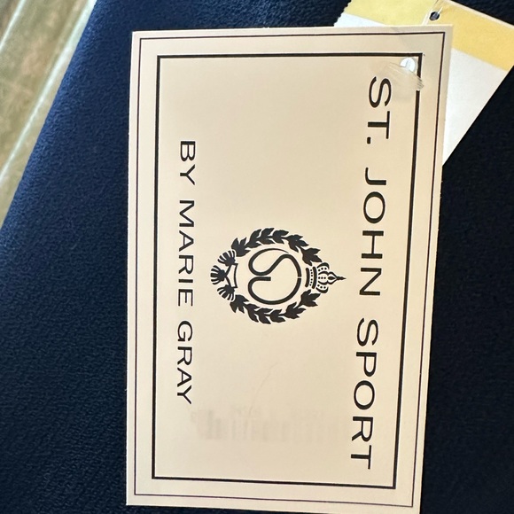 St. John Knit Sport Tank with Shoulder Zipper Perfect Condition w/ tags - Picture 4 of 6